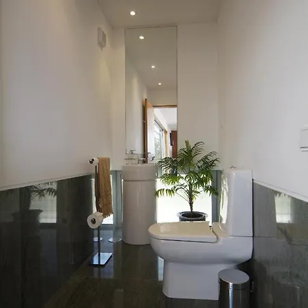 Cristelo Sleeps 8 With Pool Air Con And Wifi Villa