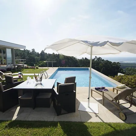 Cristelo Sleeps 8 With Pool Air Con And Wifi