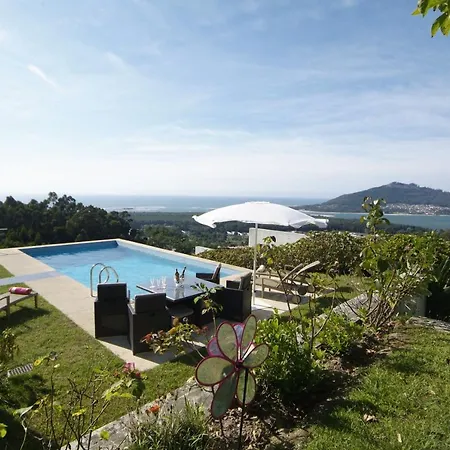 Cristelo Sleeps 8 With Pool Air Con And Wifi